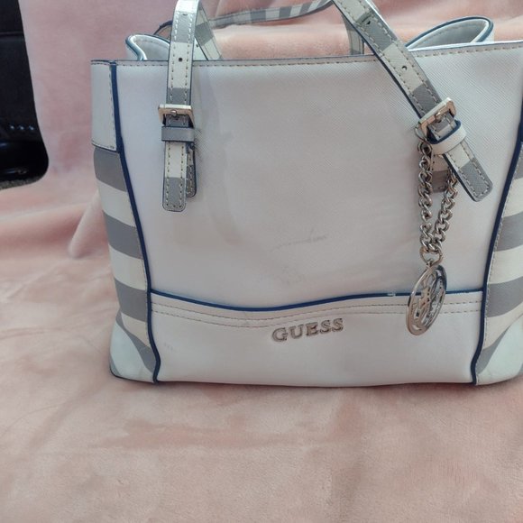 Guess Hand Bag - Picture 2 of 9